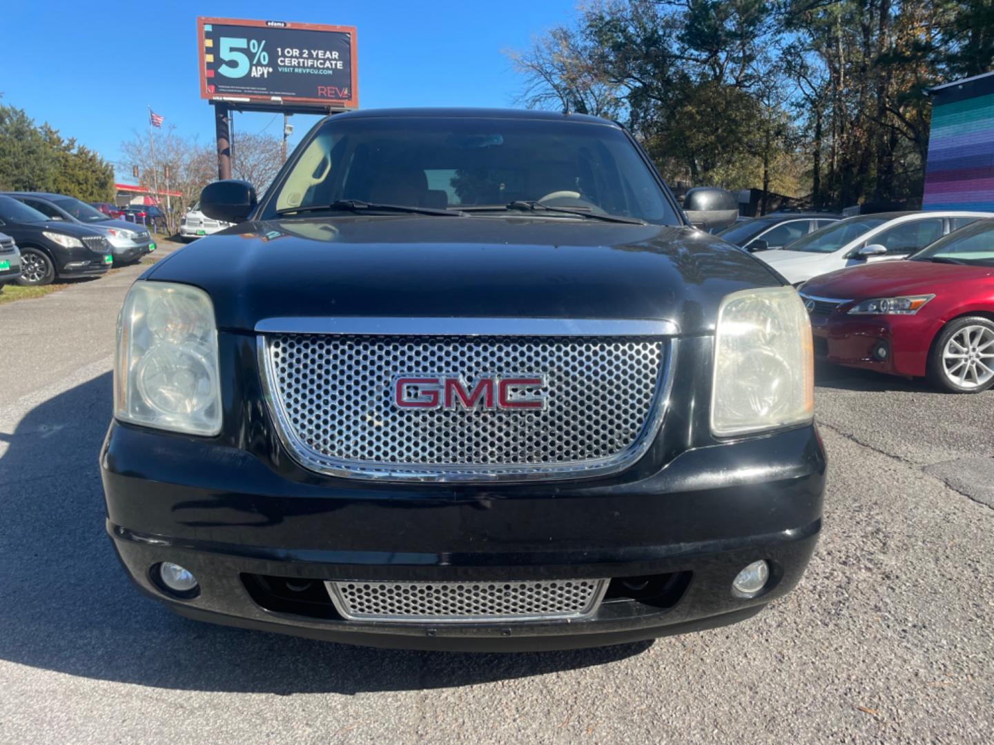 2011 BLACK GMC YUKON DENALI (1GKS2EEFXBR) with an 6.2L engine, Automatic transmission, located at 5103 Dorchester Rd., Charleston, SC, 29418-5607, (843) 767-1122, 36.245171, -115.228050 - Leather, Sunroof, Navigation, Backup Camera, CD/AUX/Sat, Dual Climate Control, Rear Climate Control, Middle Captain's Row, Power Everything (windows, locks, seats, mirrors), Memory/Cooled/Heated Front Seats, Heated Rear Seats, Power Liftgate, All-weather Mats, Running Boards, Tow Package, Chrome Whe - Photo#1